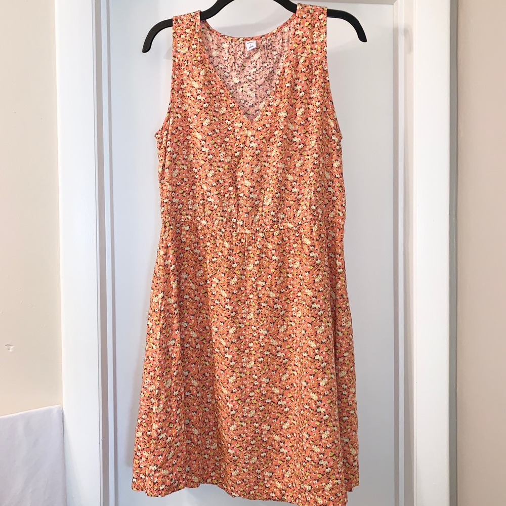Old Navy Waist Defined V Neck Floral Dress. Size L.